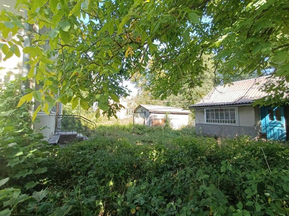 Продається будинок та земельна ділянка /Івано- Франк.