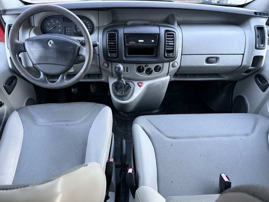Renault Trafic_1.9dCi_2005_9 Osób_L2H1_Hak_Sprawny