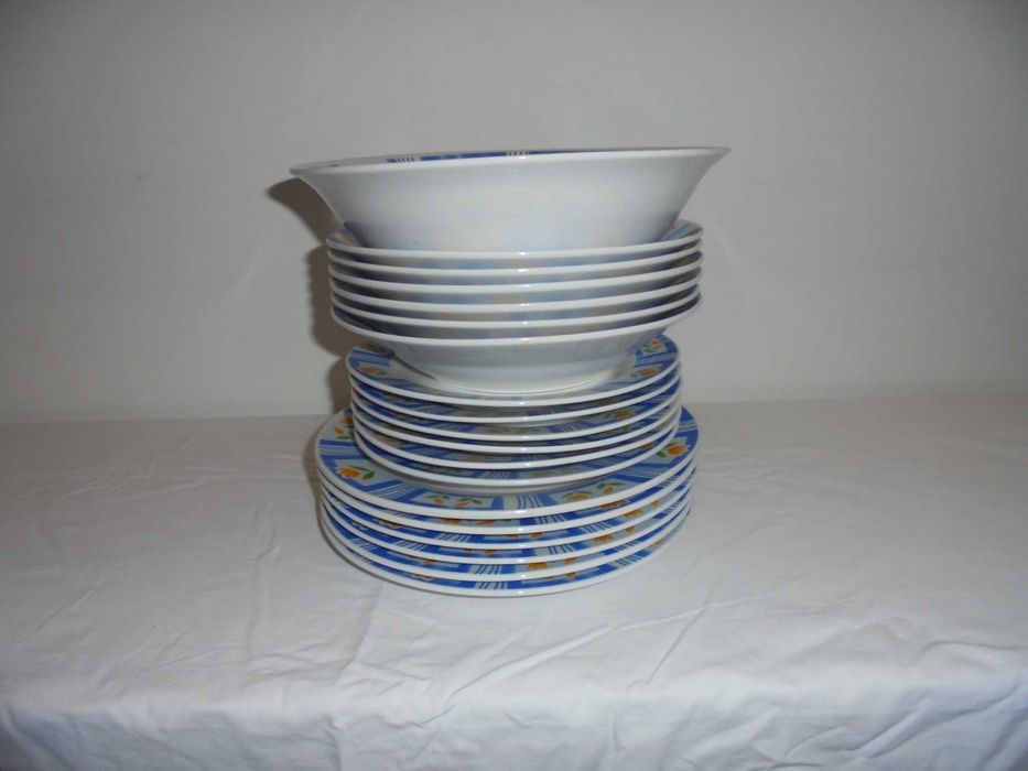 serviço de pratos e saladeira lindos