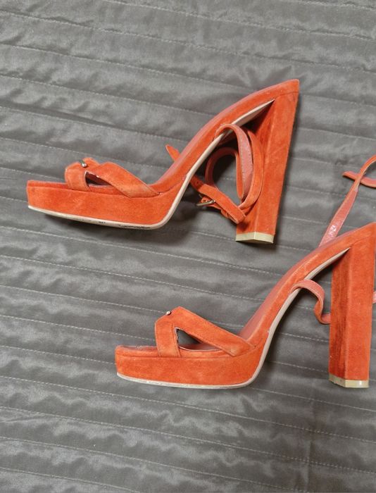 Босоніжки червоні