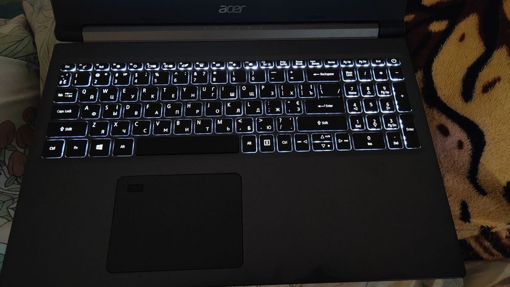 Acer Aspire 7 .ігровий.Є дві Відеокарти.Є Два вентилятора.Без предоплати,ВСЕ ЧЕСНО.