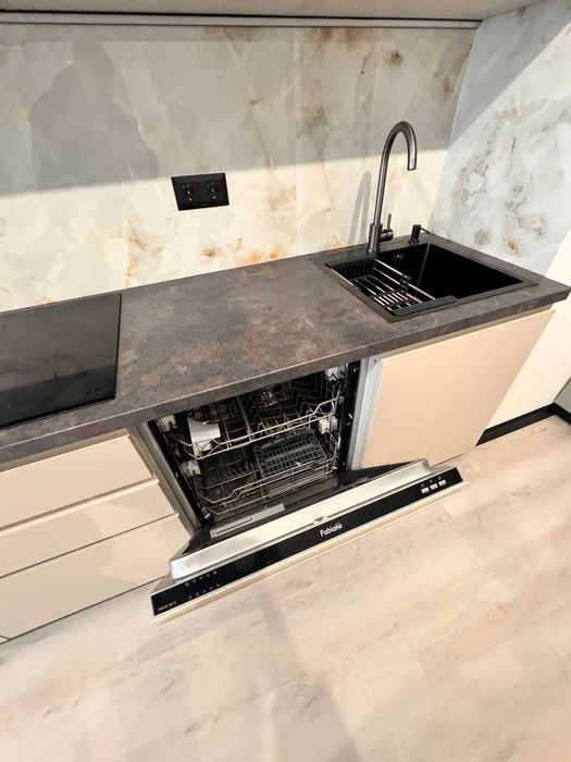 2 кімнатна квартира з ремонтом та меблями поруч з Велесом