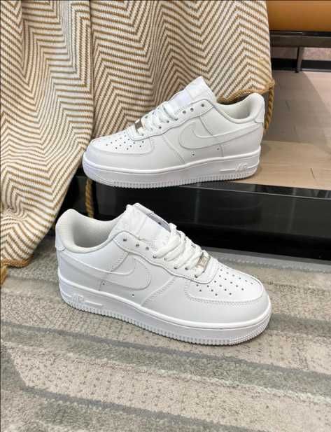 Białe trampki męskie NIKE, rozmiar 42
