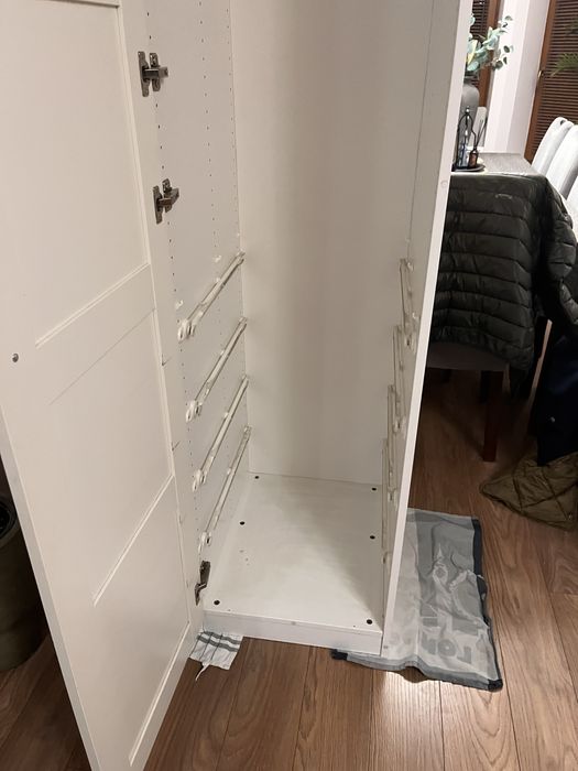 Szafa Pax drzwi Bergsbo z wyposazeniem