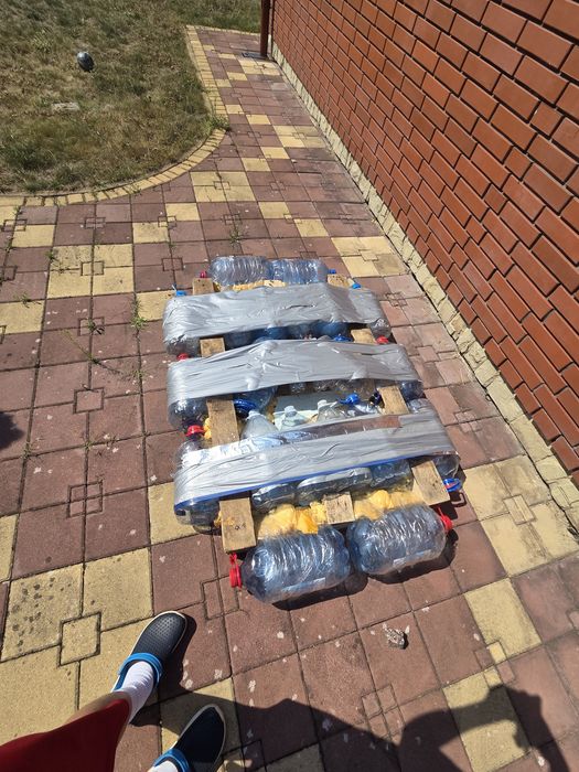Плот щоб купатись на озері