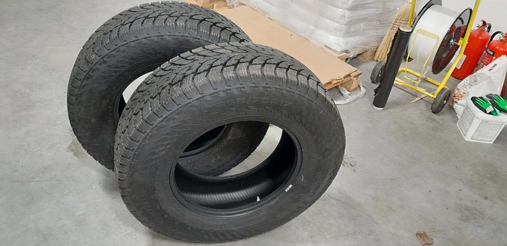 Nokian Hakkapeliitta LT3 265 70 R17 x 2 opony