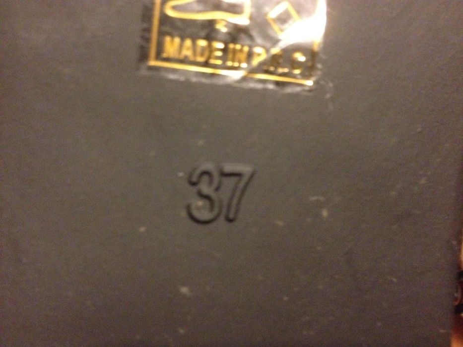 Várias botas de senhora