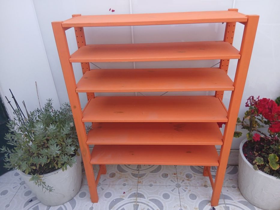 Estante de madeira nova ikea