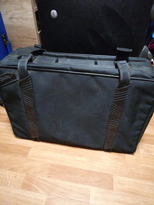 Чемодан средний Stratic