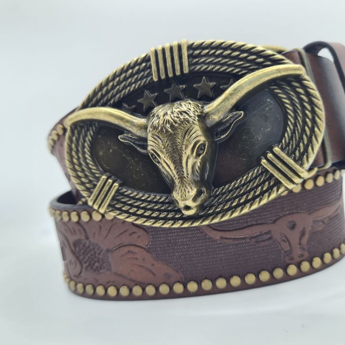Kowbojski pasek z klamrą z motywem głowy byka