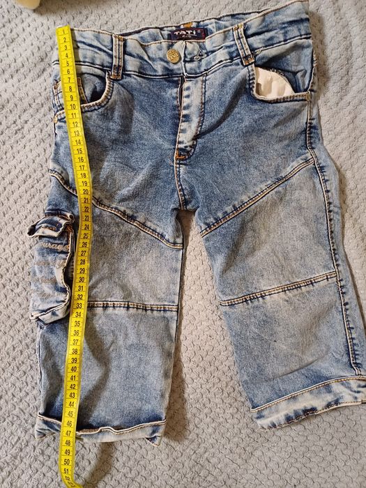 Шорты джинсовые на мальчика 10-11 лет.