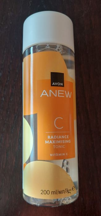 Avon Anew rozświetlający tonik do twarzy z wit.C