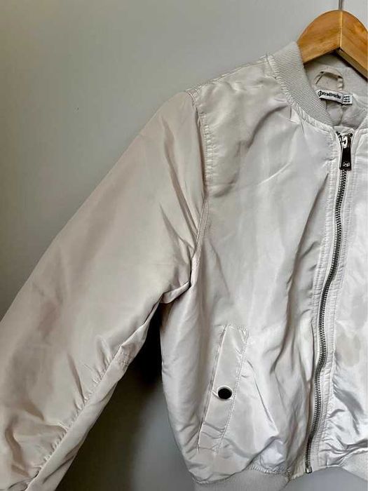 Kremowa kurtka bomberka na zamek beige bomber jacket 36 S Stradivarius