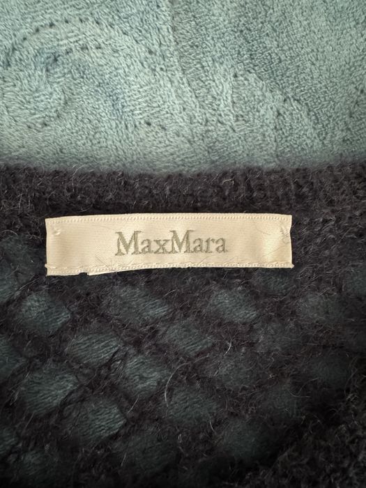 Кофтинка темно синього кольору MaxMara