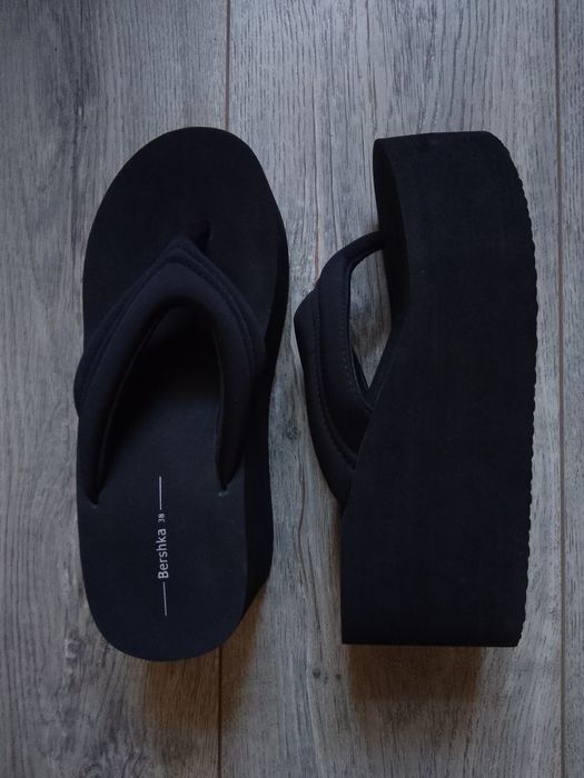 Bershka рр 38 шлепанцы на платформе