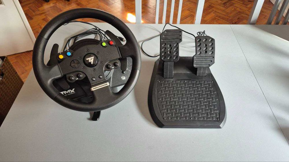 Volante + Pedais THRUSTMASTER TMX Force Feedback (Xbox, PC)