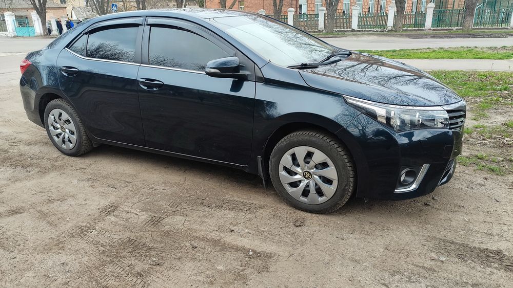 Тойота королла 2013р 1,6