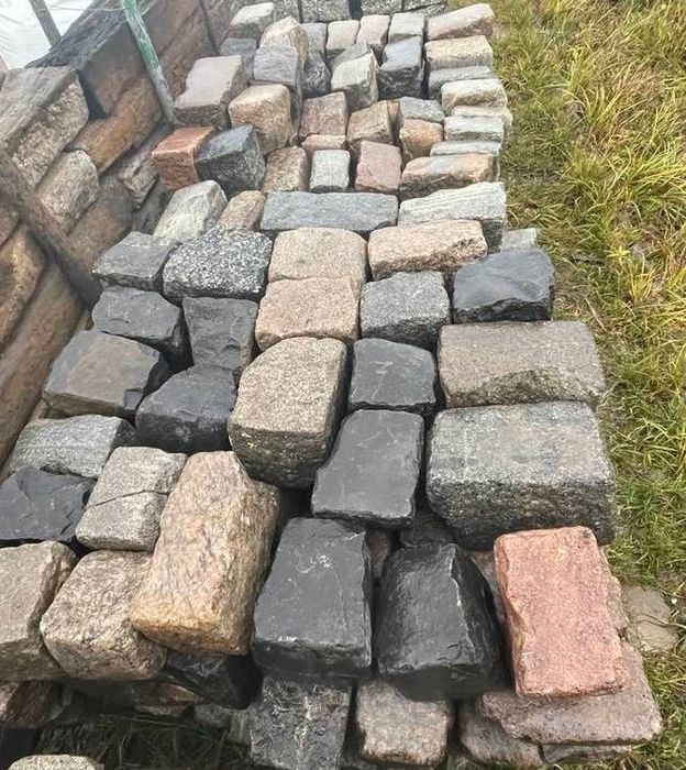 KOSTKA ROZBIÓRKOWA WARSZAWSKA Starobruk Bruk Carski Chlebówka Kocie Łby Stary Bruk Warszawski Kostka Granitowa Brukowa Kamień na Podjazd Używana Stara