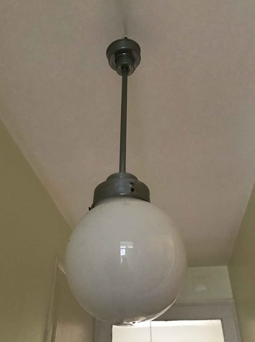 Candeeiro aluminio bola branca vidro original anos 1960 rara