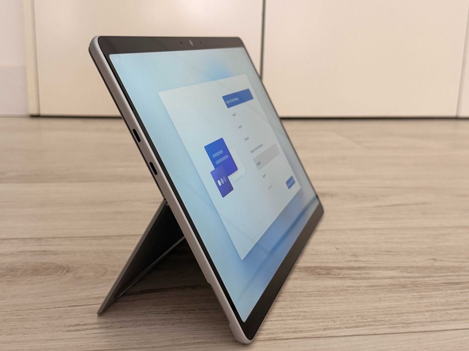 Microsoft Surface Pro 13" 12ª Edição, Snapdragon X2 Plus, 16GB/256GB