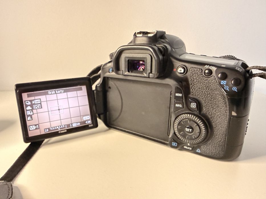 Canon 60D + Canon 50mm 1.8 + Yongnuo 35mm 2