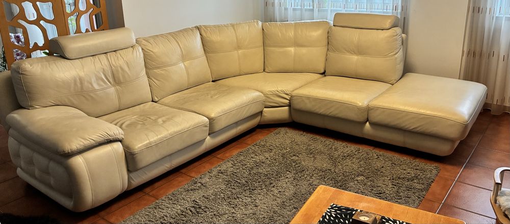 Sofá em pele com Chaise Longue