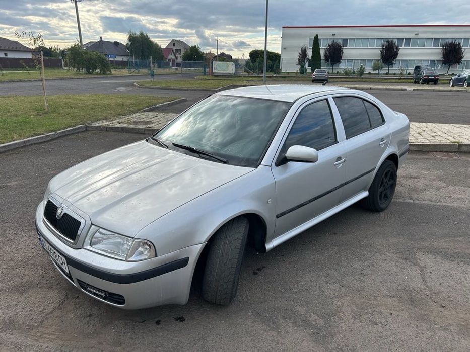 Octavia tour 1.6 газ-бензин