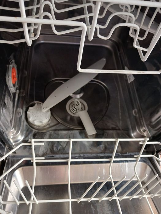 Посудомийна машина вбудована на запчастини