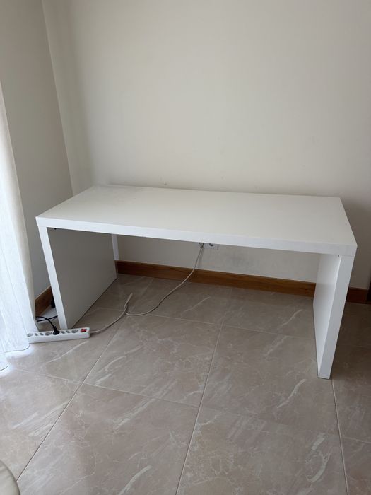 Estrutura IKEA Branca Multiusos | Ideal para Secretária ou Bancada