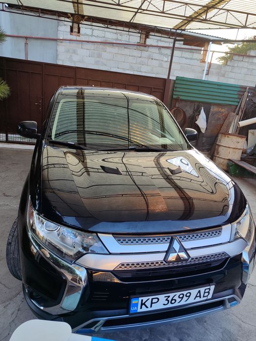 Митсубиси отлендер