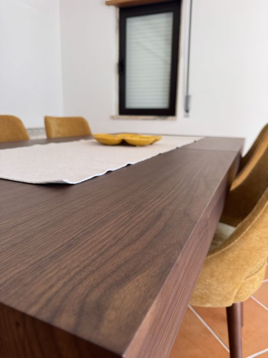 Mesa sala de jantar - folha de Nogueira