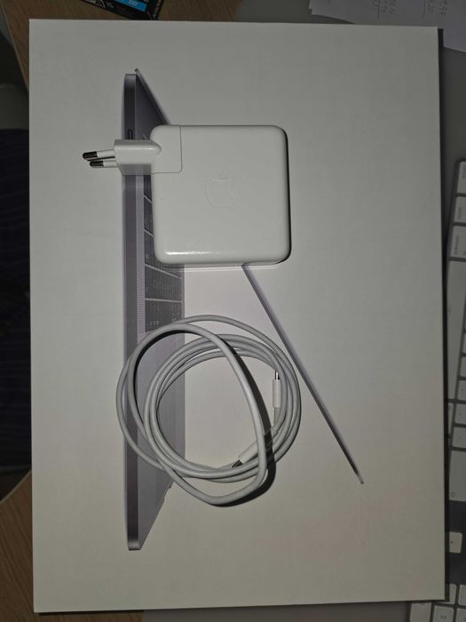 MacBook Pro 15" (2018) | i7 6-core | 16GB RAM | 1TB SSD | Cinzento