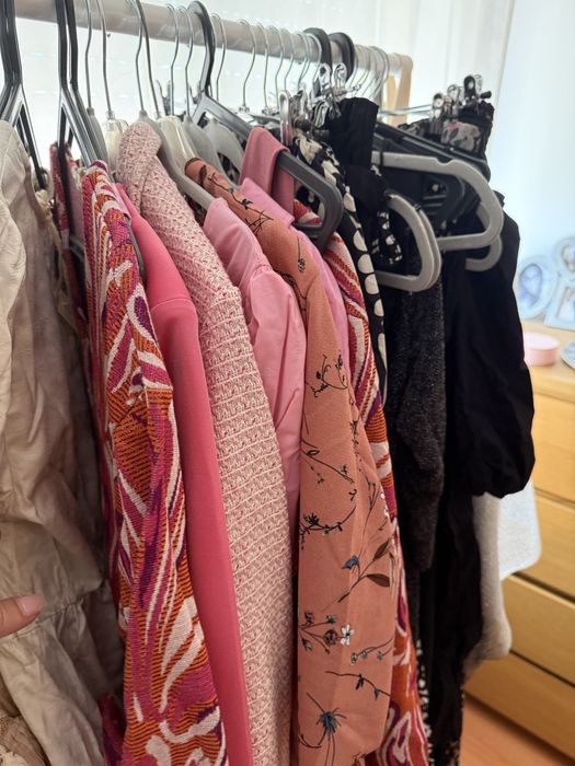 Lote de 50 peças de roupa nunca usada