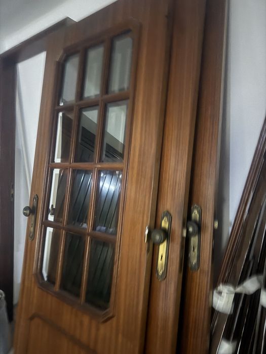 Portas de interior com aros e ferragens