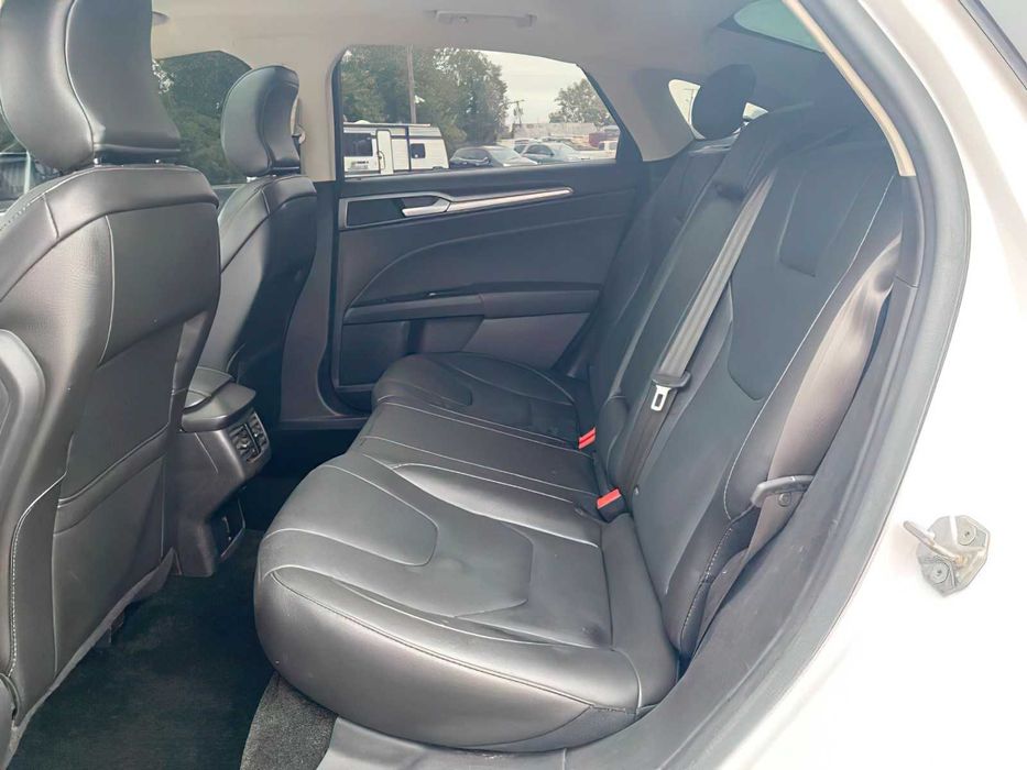 Ford Fusion Titanium      2016