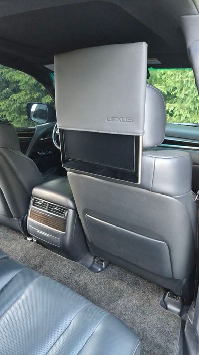 LEXUS LX570 Luxury + F Sport. 2019 год. Пробег 116 000