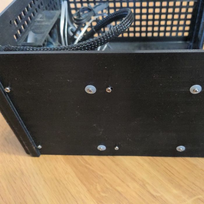 Корпус комп'ютера mini-itx з живленням pico-psu 135W