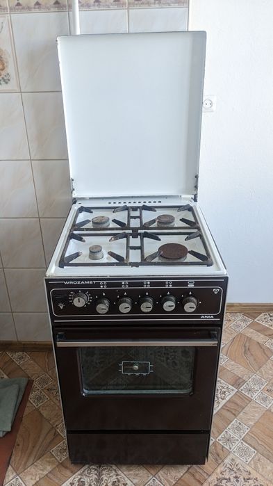 Kuchenka gazowa z piekarnikiem gazowym