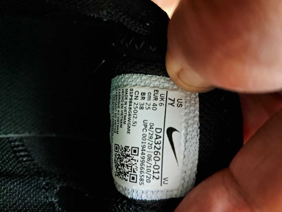Детские кроссовки Nike оригинал 40. размер