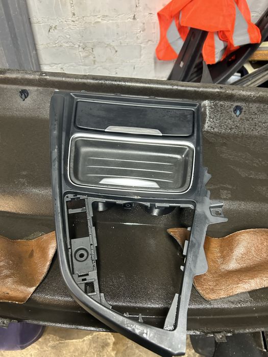 Продам подстаканык Bmw F30