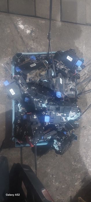 Продам замки двері  шкода а5 тоуран гольф 5