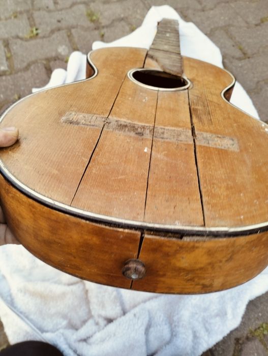 Sprzedam. Stara. Gitare johannes. Adleri