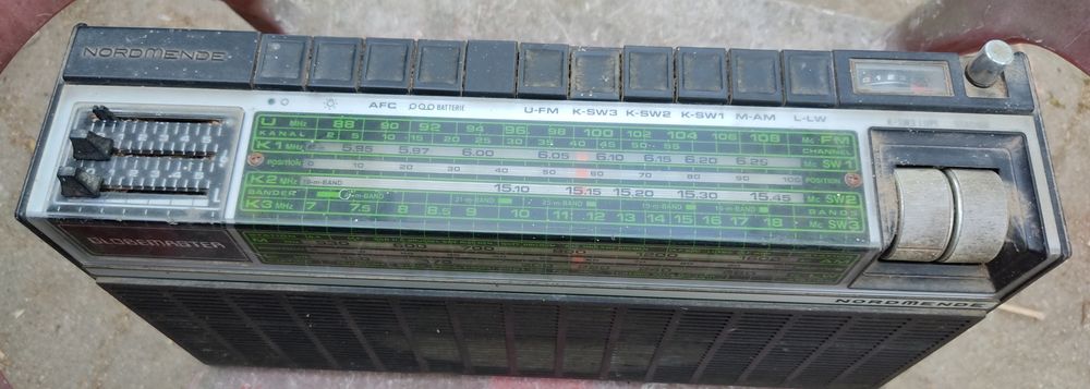 Rádio muito antigo.