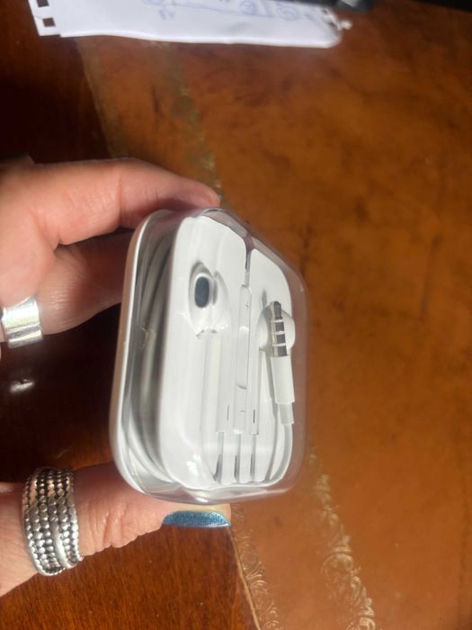 słuchawki do I-PHONE  oryginalne ,stary typ ,nieużywane