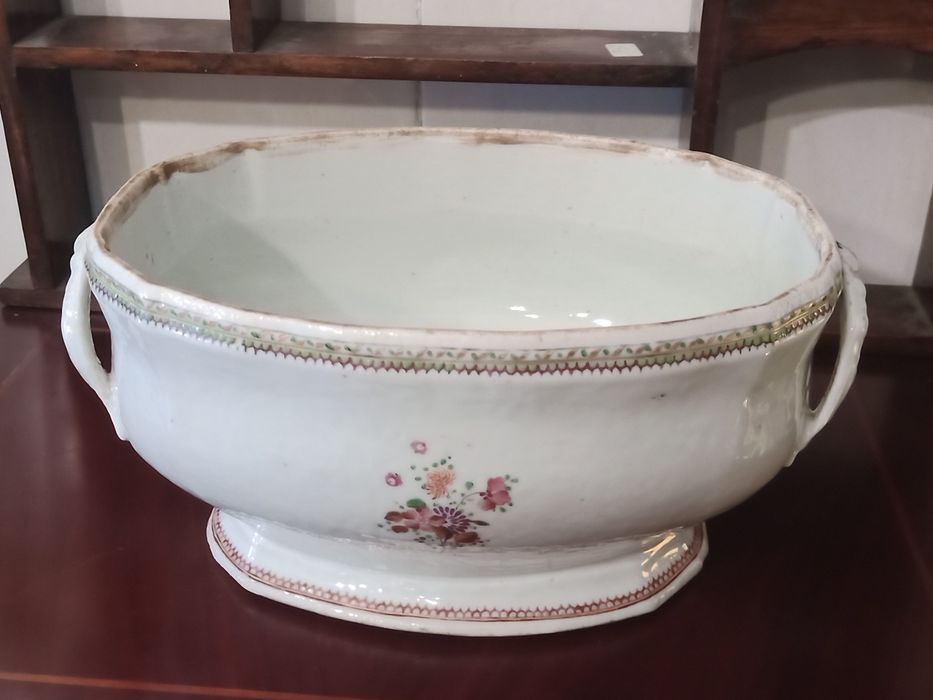 Terrina antiga Companhia das Índias XVIII