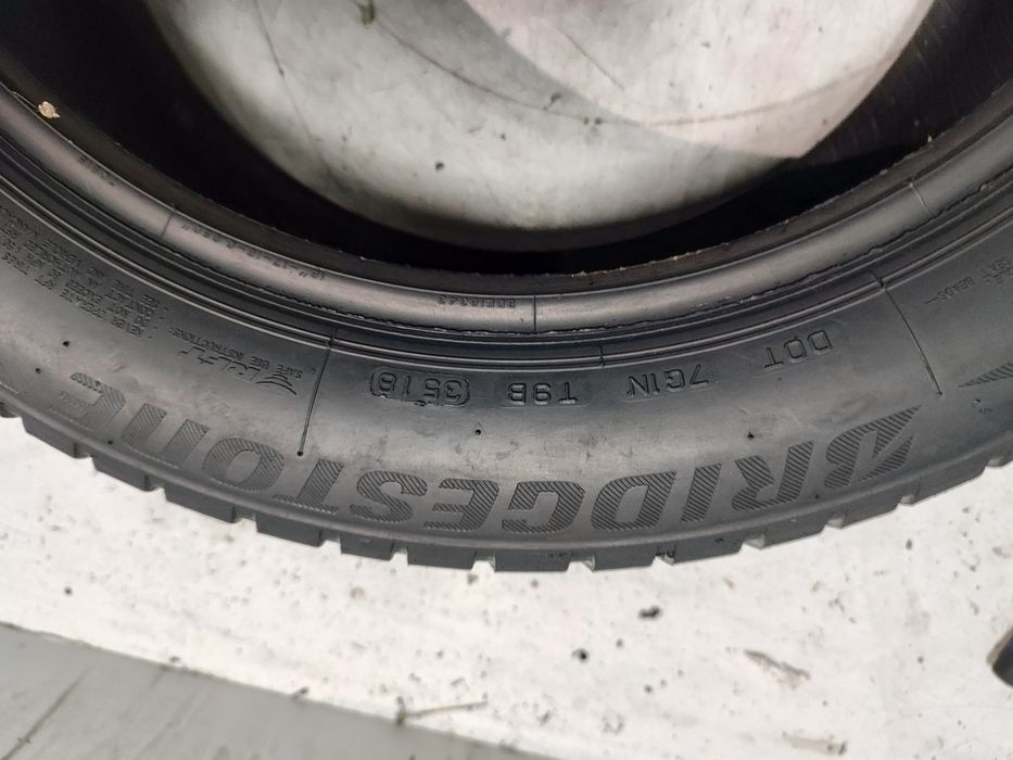 2 pneus semi novos Bridgestone 225/50R18 98H RFT Oferta dos Portes