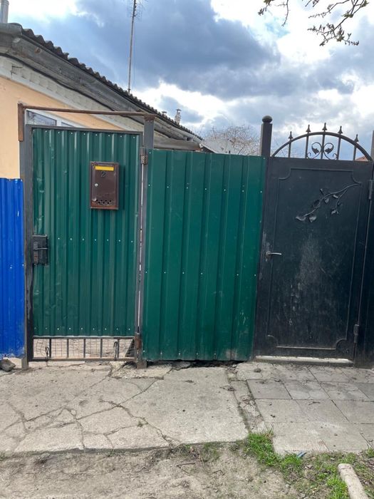 Продам 1/2 окремий двір , 25 школа !