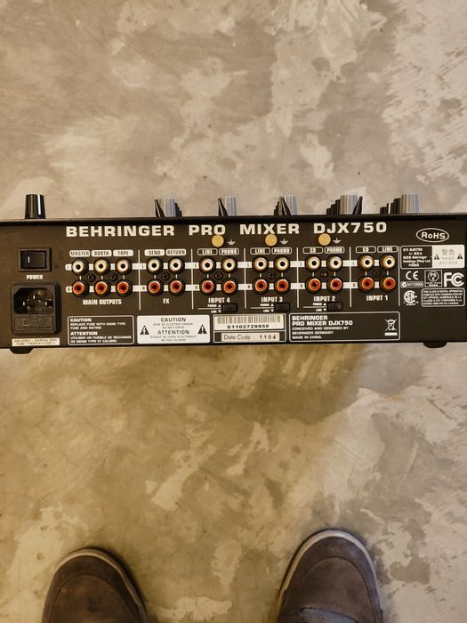 Mesa de Mistura DJ Behringer DJX750 - Profissional com Efeitos Digitai