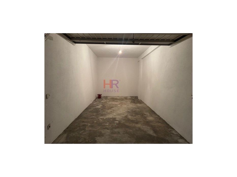 Apartamento T2 mobilado e equipado com garagem em Coimbra.