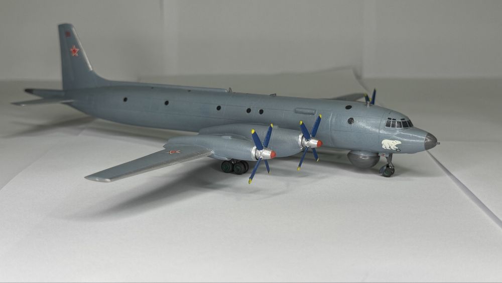 Масштабная модель самолета Ил-38 1/144